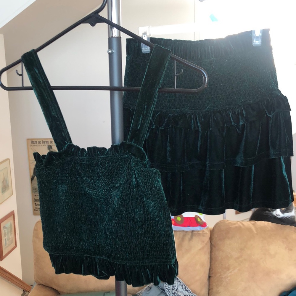 Green velvet two piece lulus skirt tank set